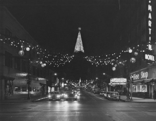 Christmas lights turned on in Sioux City